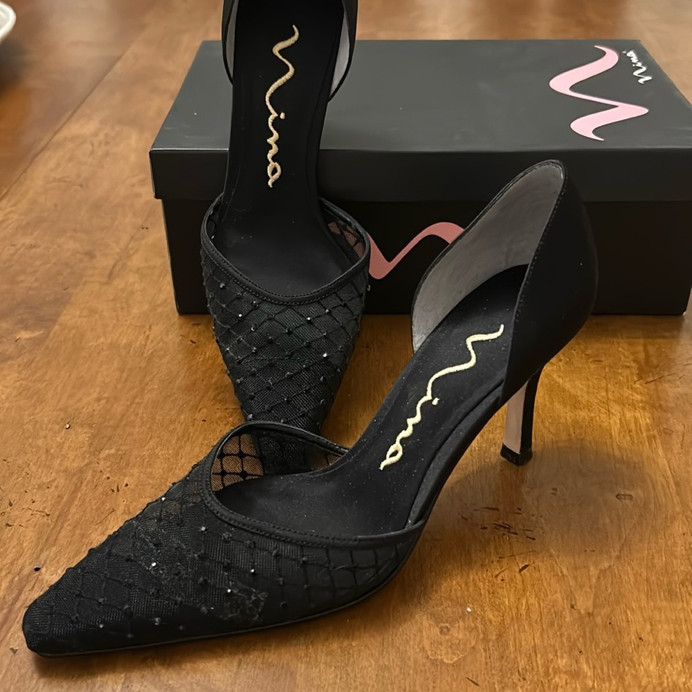 Nina Black Luster Pumps, Saba - LS, Size 6M, in original box